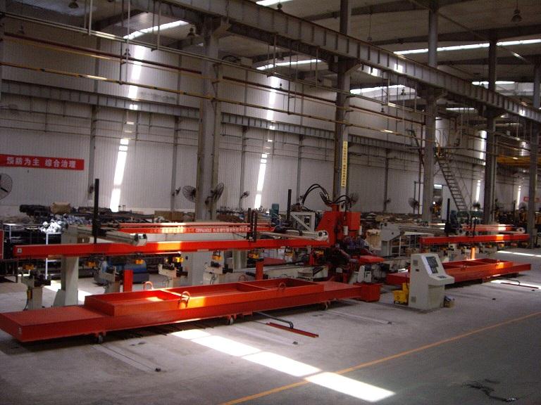 山東拓維機械制造有限公司，汽車大梁沖，汽車小梁沖，鋼模板沖孔，鋼模板加工設備，汽車橫梁沖，數控平板沖孔機，中厚板數控沖床，數控沖鉆復合機，汽車縱梁沖，縱梁自動化生產線，中厚板沖割復合機，平地機刀片沖鉆生產線